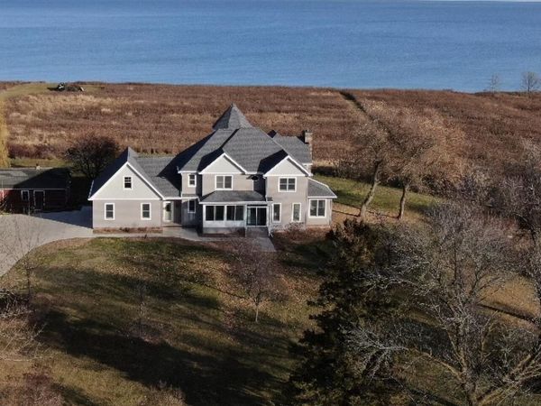 17707 Lakeshore Rd, Two Creeks, WI 54241