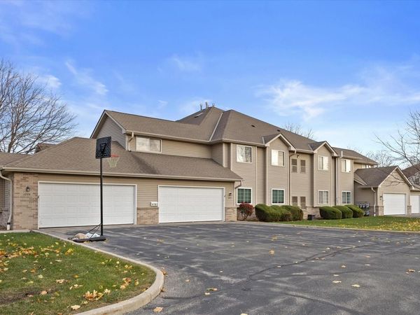 4787 W MAPLE LEAF CIRCLE, Greenfield, WI 53220