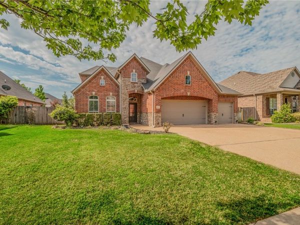 1407 SW Wisteria Avenue, Bentonville, AR 72713