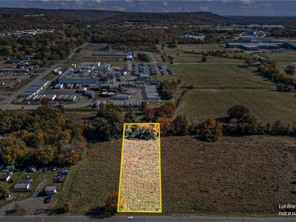 725 Macon Avenue , Russellville, AR 72802