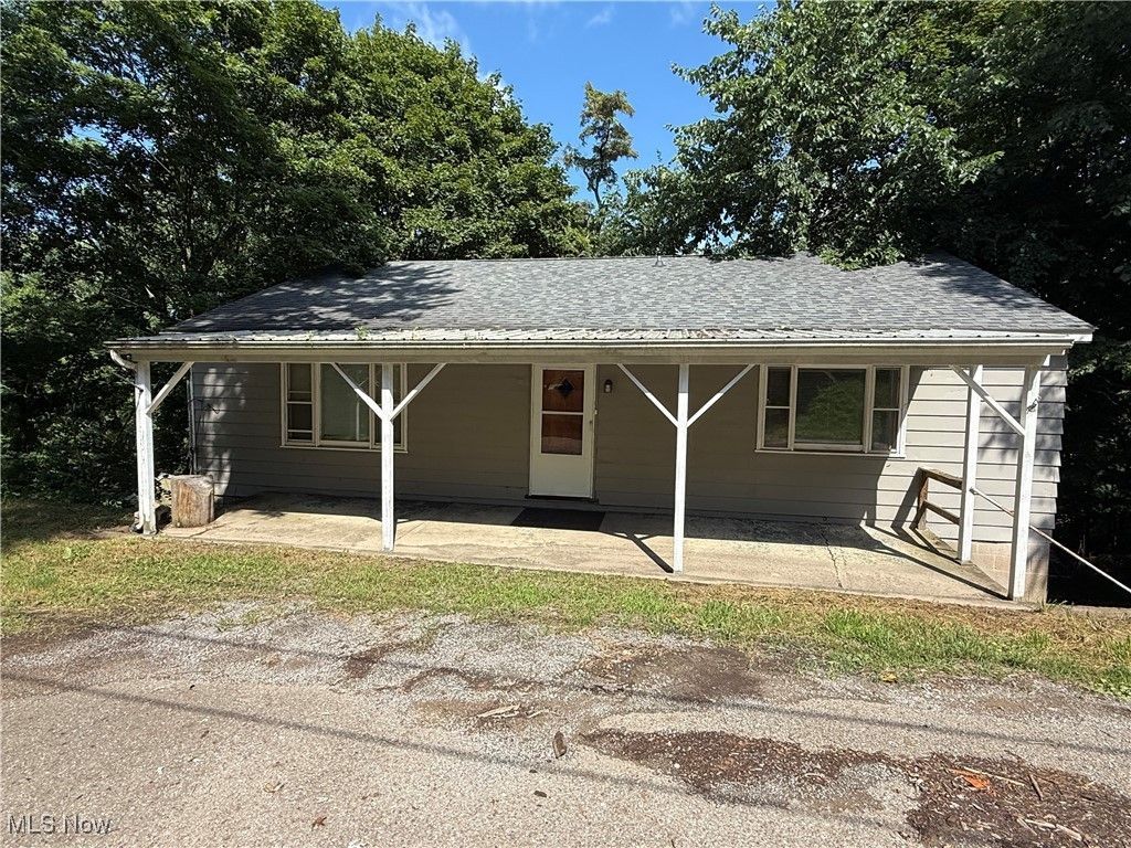 1209 Northside Drive, East Liverpool, OH 43920 Main Photo