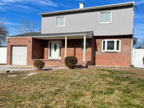 141 Remington Avenue, Selden, NY 11784