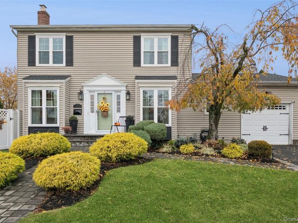 62 14th Street, Hicksville, NY 11801