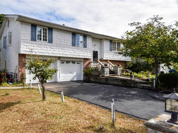 29 Andover Drive, Deer Park, NY 11729