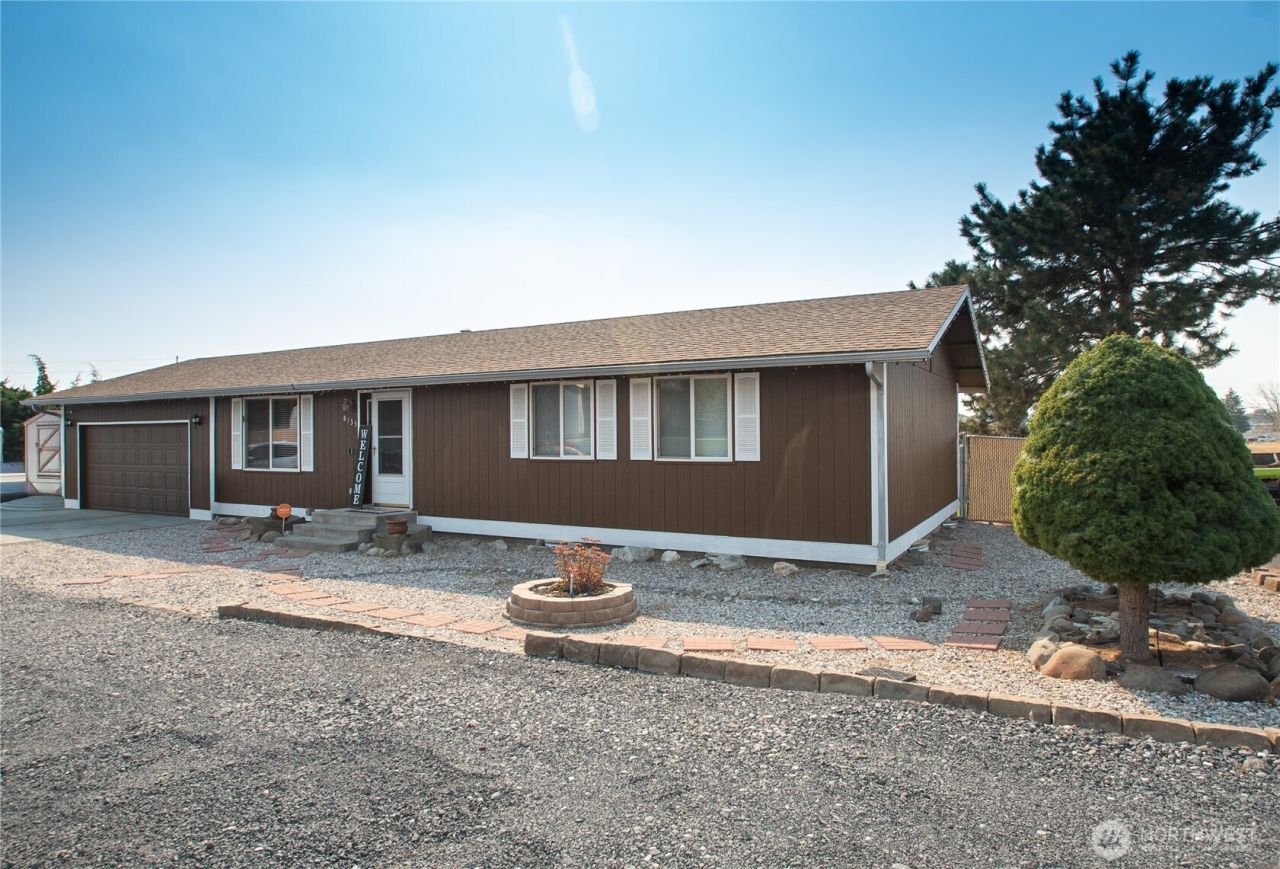 8135 NE Harrington Lane, Moses Lake, WA 98837 Main Photo