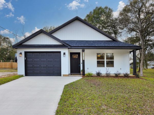 8090 Third Street, Laurel Hill, FL 32567