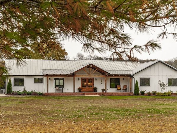 460 Upper Station Camp Crk Rd, Gallatin, TN 37066