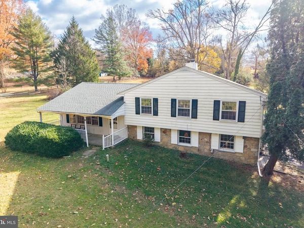 11 IVY LANE, GLEN MILLS, PA 19342