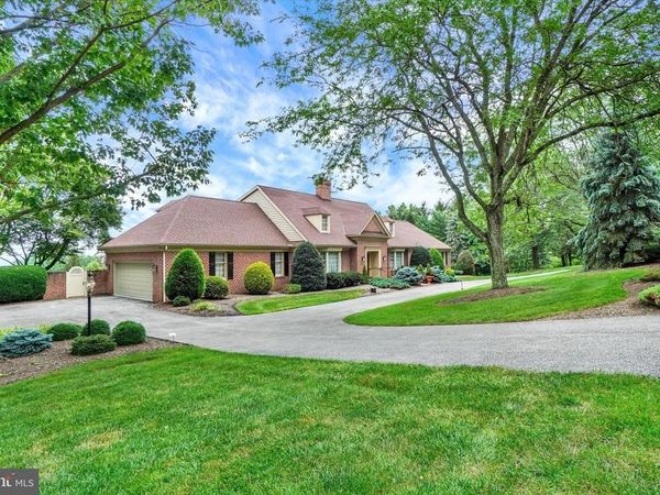 925 SUMMIT CIRCLE N, YORK, PA 17403