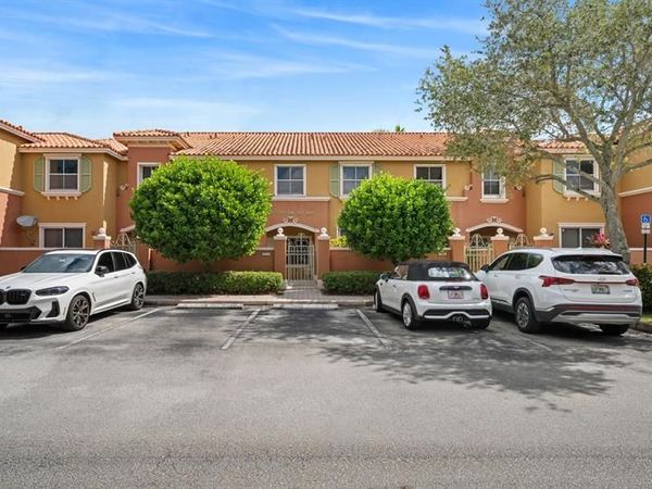 717 SW 107th Avenue, Unit 2203, Pembroke Pines, FL 33025