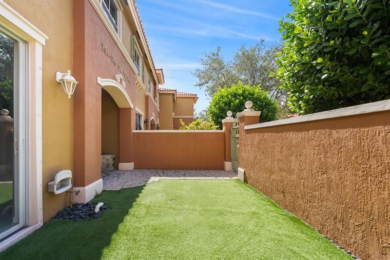 717 SW 107th Avenue, Unit 2203, Pembroke Pines, FL 33025 Photo