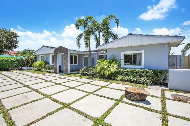 20730 NE 23rd Avenue, Miami, FL 33180 Photo