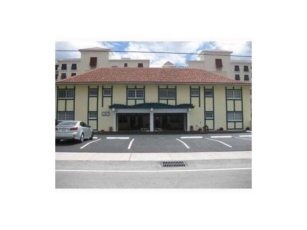 2404 NE 33RD AVE, Unit 12, Fort Lauderdale, FL 33305