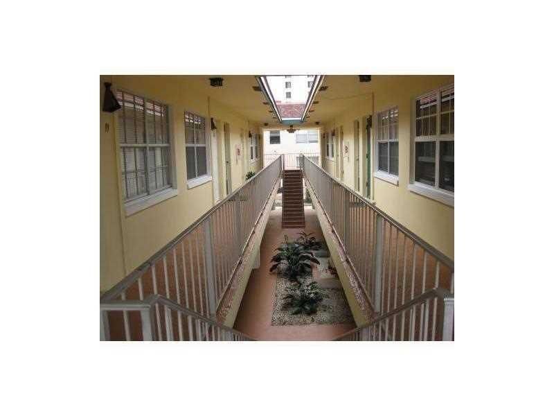 2404 NE 33rd Avenue, Unit 12, Fort Lauderdale, FL 33305 Photo