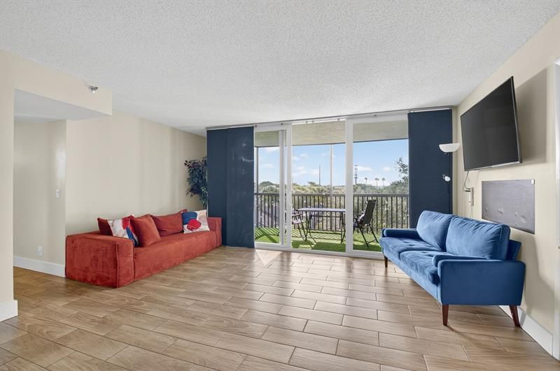 5260 NW 2nd Ave, Unit 402, Boca Raton, FL 33487 Photo