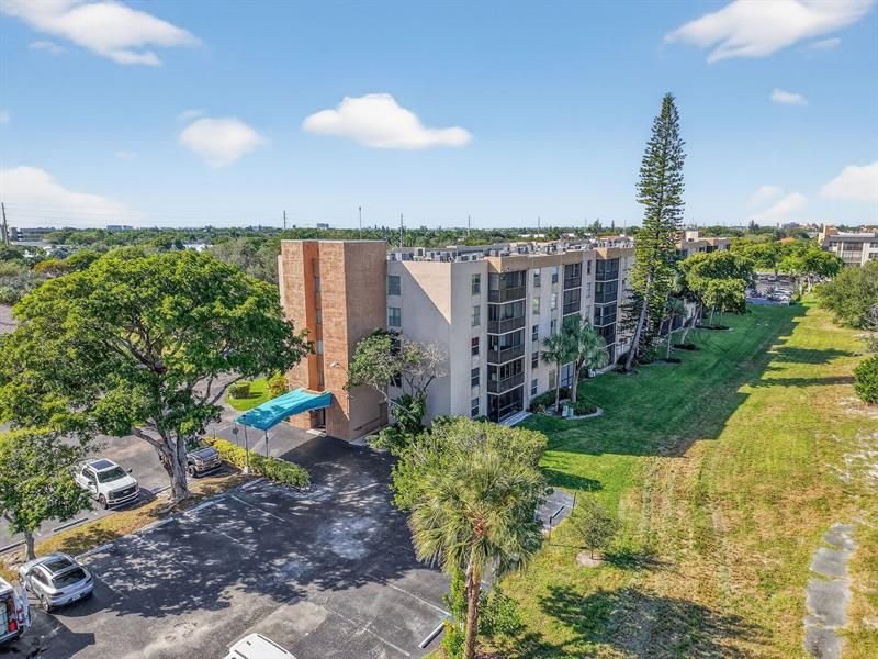 5260 NW 2nd Ave, Unit 402, Boca Raton, FL 33487 Photo