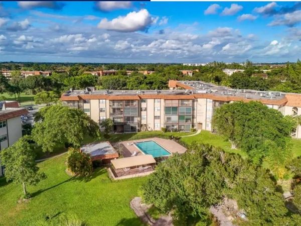 6100 S Falls Circle Drive, Unit 204, Lauderhill, FL 33319