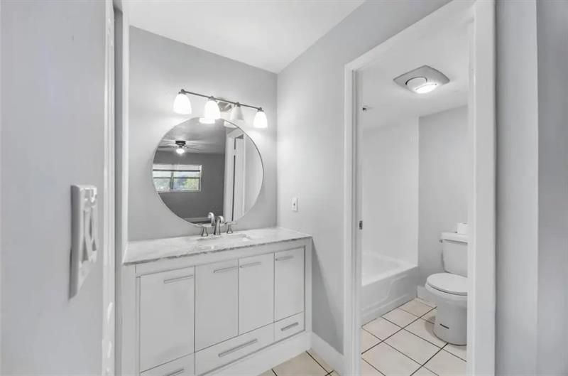 6100 S Falls Circle Drive, Unit 204, Lauderhill, FL 33319 Photo