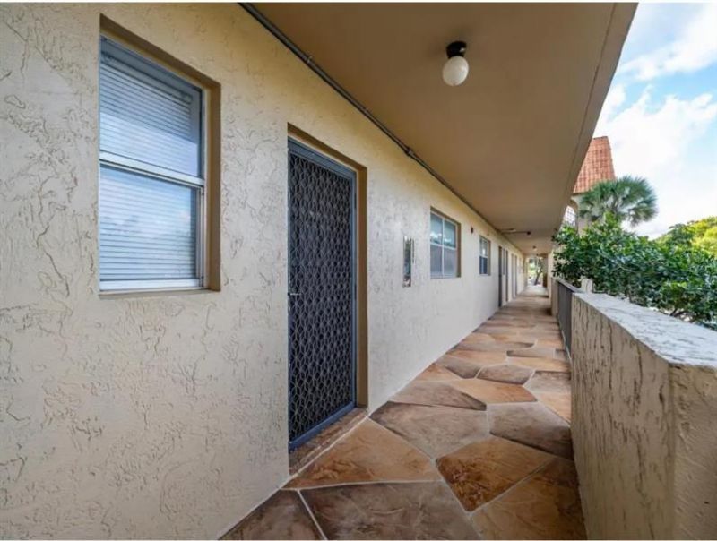 6100 S Falls Circle Drive, Unit 204, Lauderhill, FL 33319 Photo