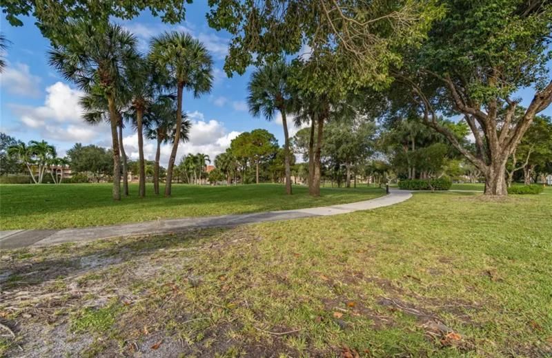 6100 S Falls Circle Drive, Unit 204, Lauderhill, FL 33319 Photo