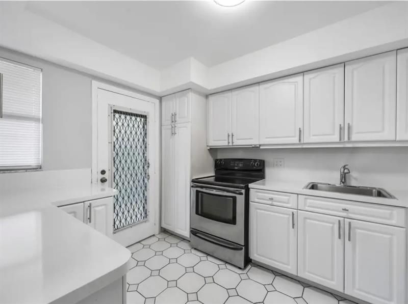 6100 S Falls Circle Drive, Unit 204, Lauderhill, FL 33319 Photo