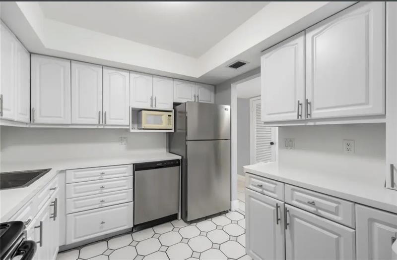 6100 S Falls Circle Drive, Unit 204, Lauderhill, FL 33319 Photo
