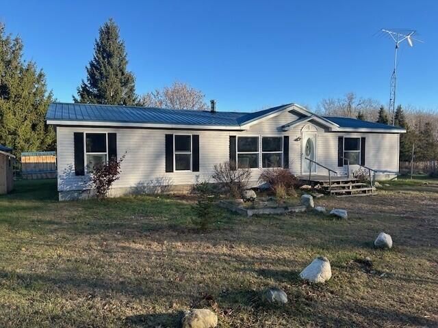 1660 N Bard Road, Gladwin, MI 48624 Main Photo