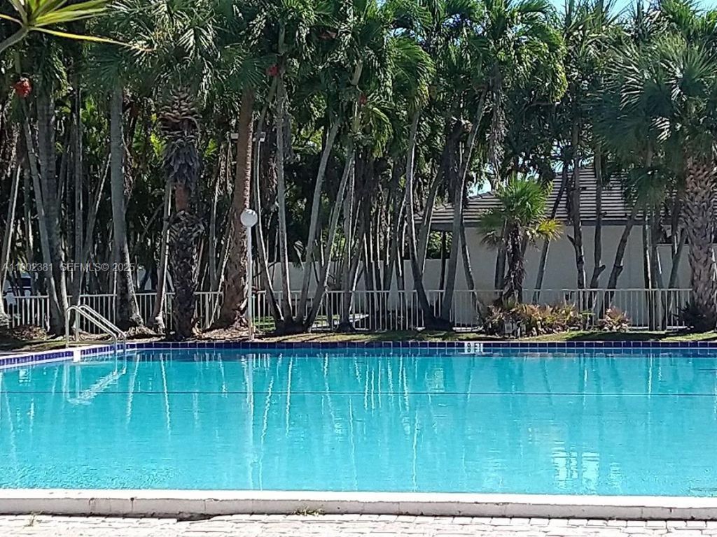 700 NW 214th St, Unit 403, Miami Gardens, FL 33169 Photo