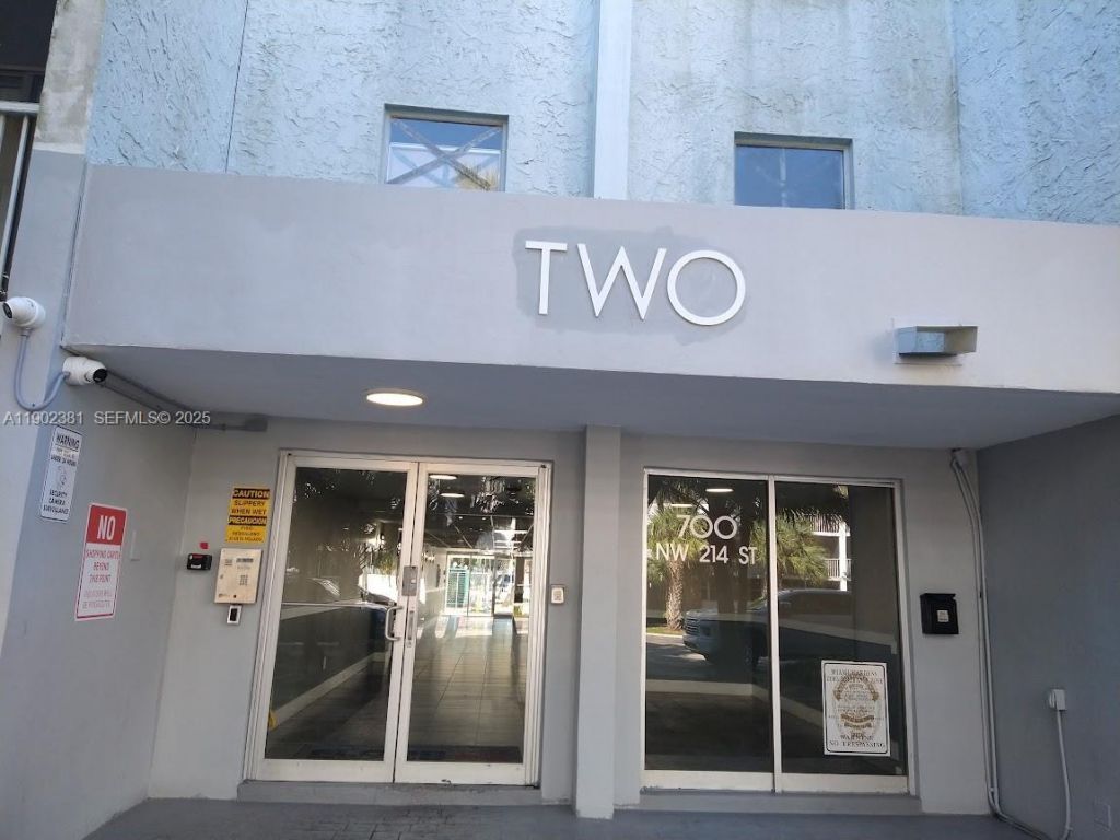 700 NW 214th St, Unit 403, Miami Gardens, FL 33169 Photo