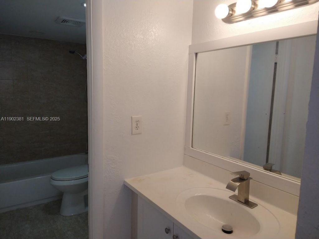 700 NW 214th St, Unit 403, Miami Gardens, FL 33169 Photo