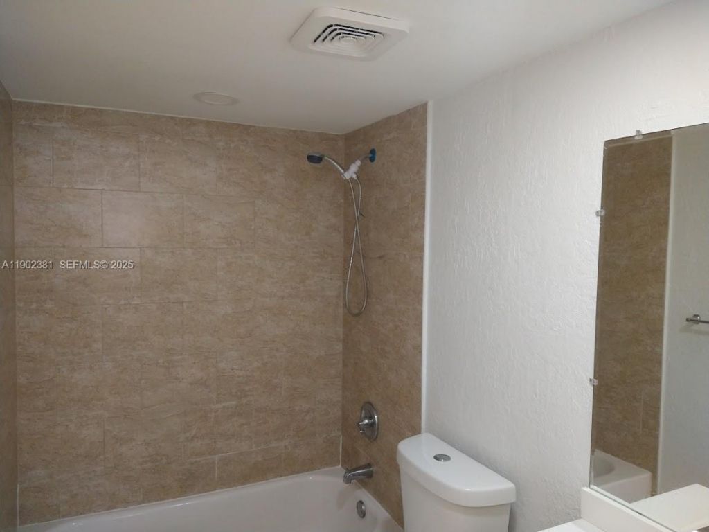 700 NW 214th St, Unit 403, Miami Gardens, FL 33169 Photo