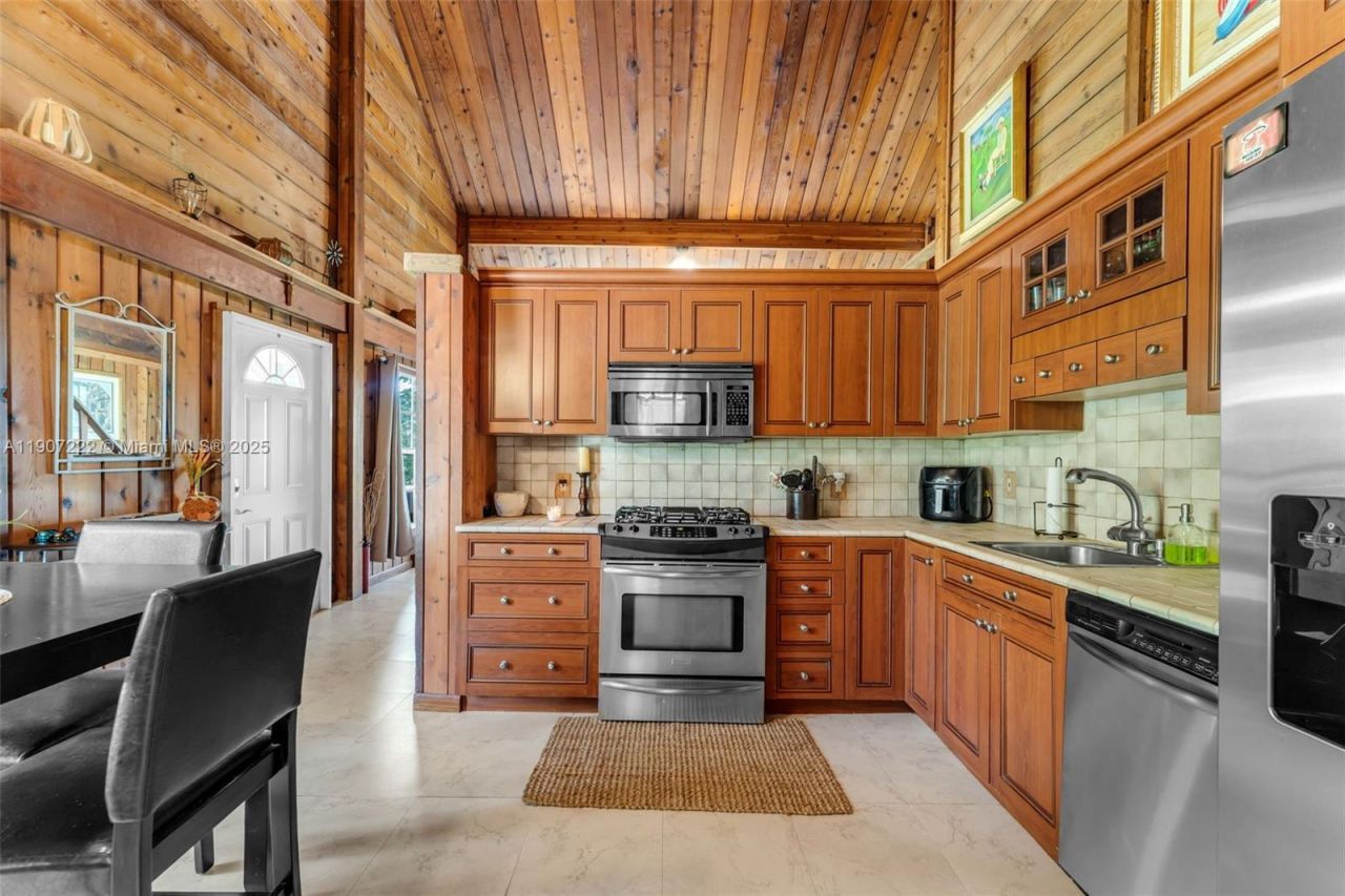 18895 SW 212th St, Miami, FL 33187 Photo