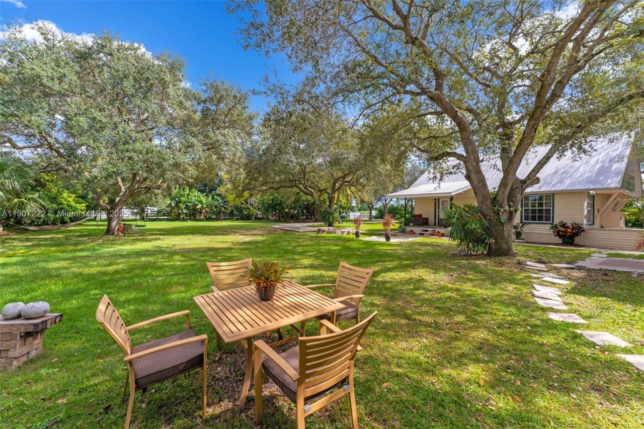 18895 SW 212th St, Miami, FL 33187 Photo