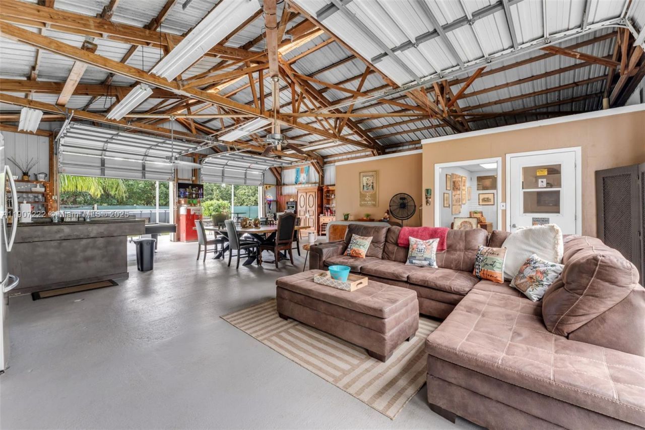 18895 SW 212th St, Miami, FL 33187 Photo