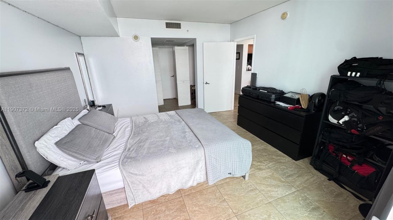 1800 N Bayshore Dr, Unit 1906, Miami, FL 33132 Photo