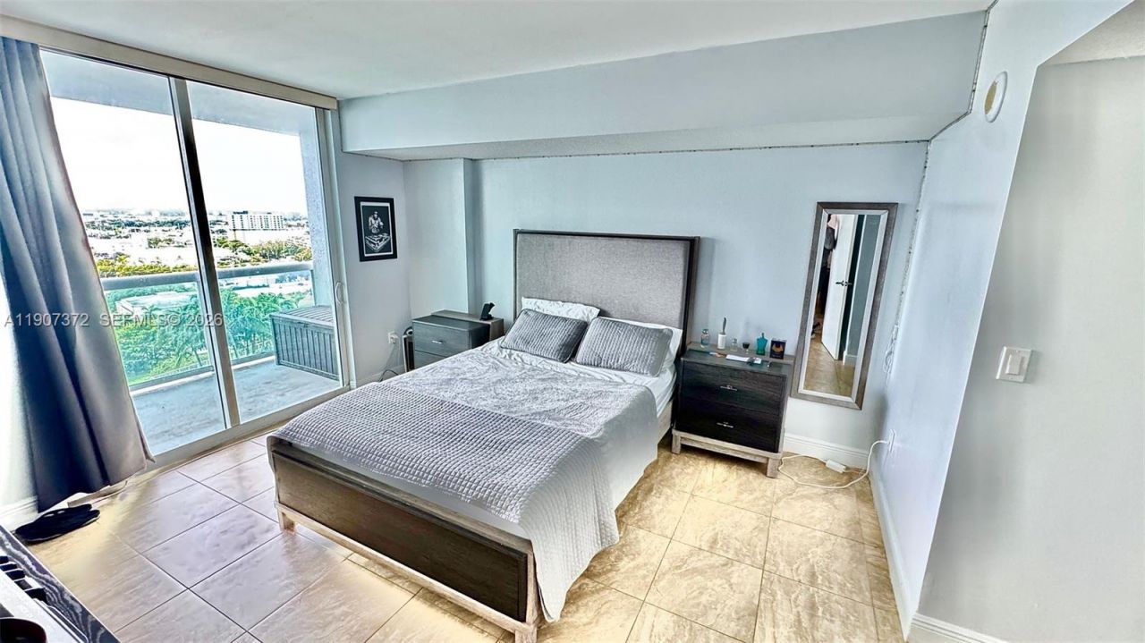 1800 N Bayshore Dr, Unit 1906, Miami, FL 33132 Photo