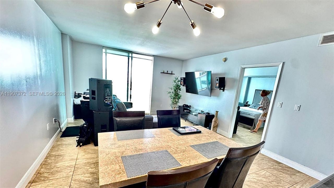 1800 N Bayshore Dr, Unit 1906, Miami, FL 33132 Photo