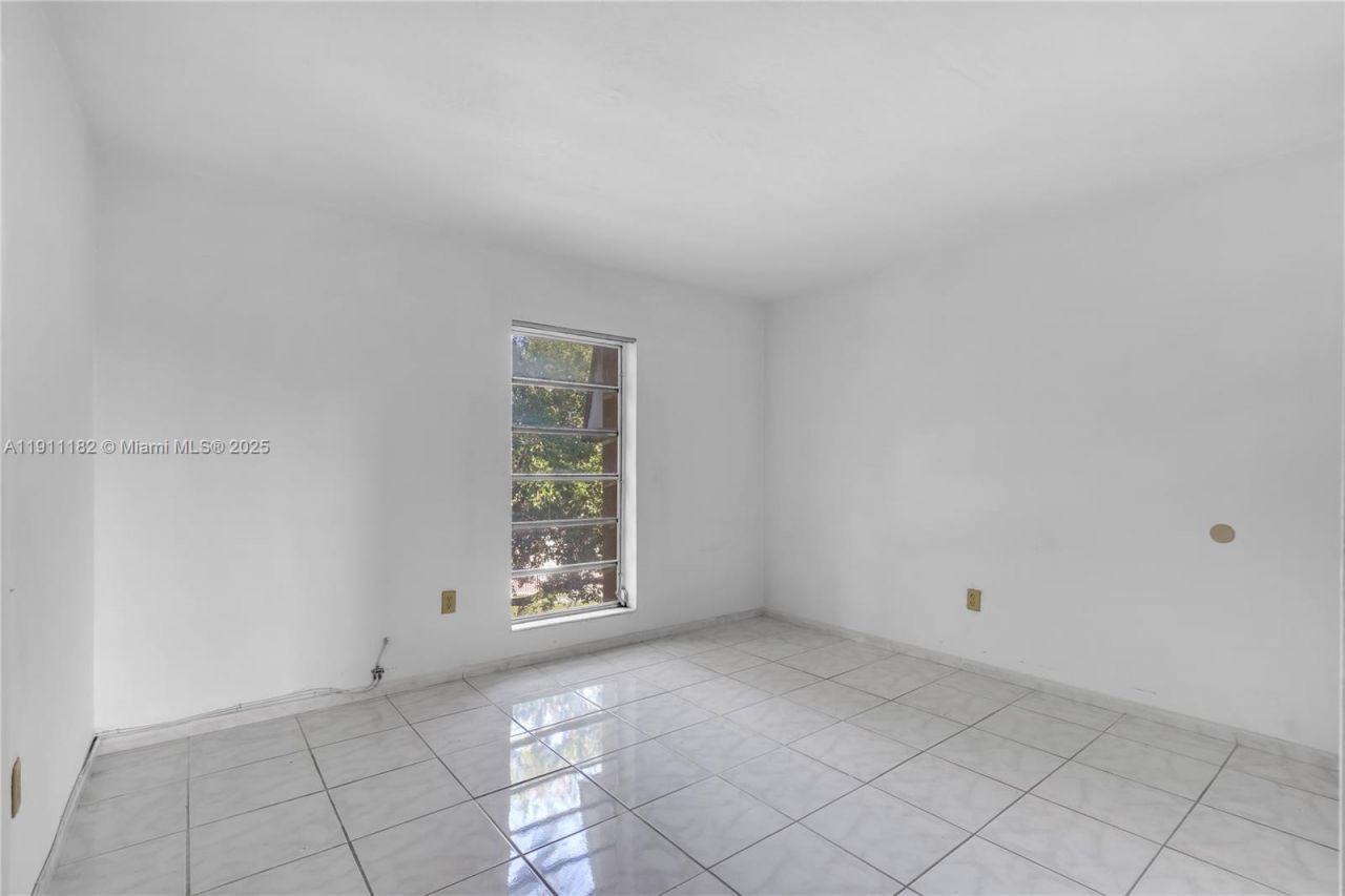 1330 W 54th St, Unit 302C, Hialeah, FL 33012 Photo