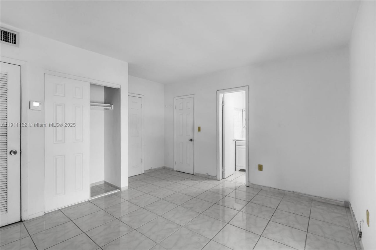 1330 W 54th St, Unit 302C, Hialeah, FL 33012 Photo
