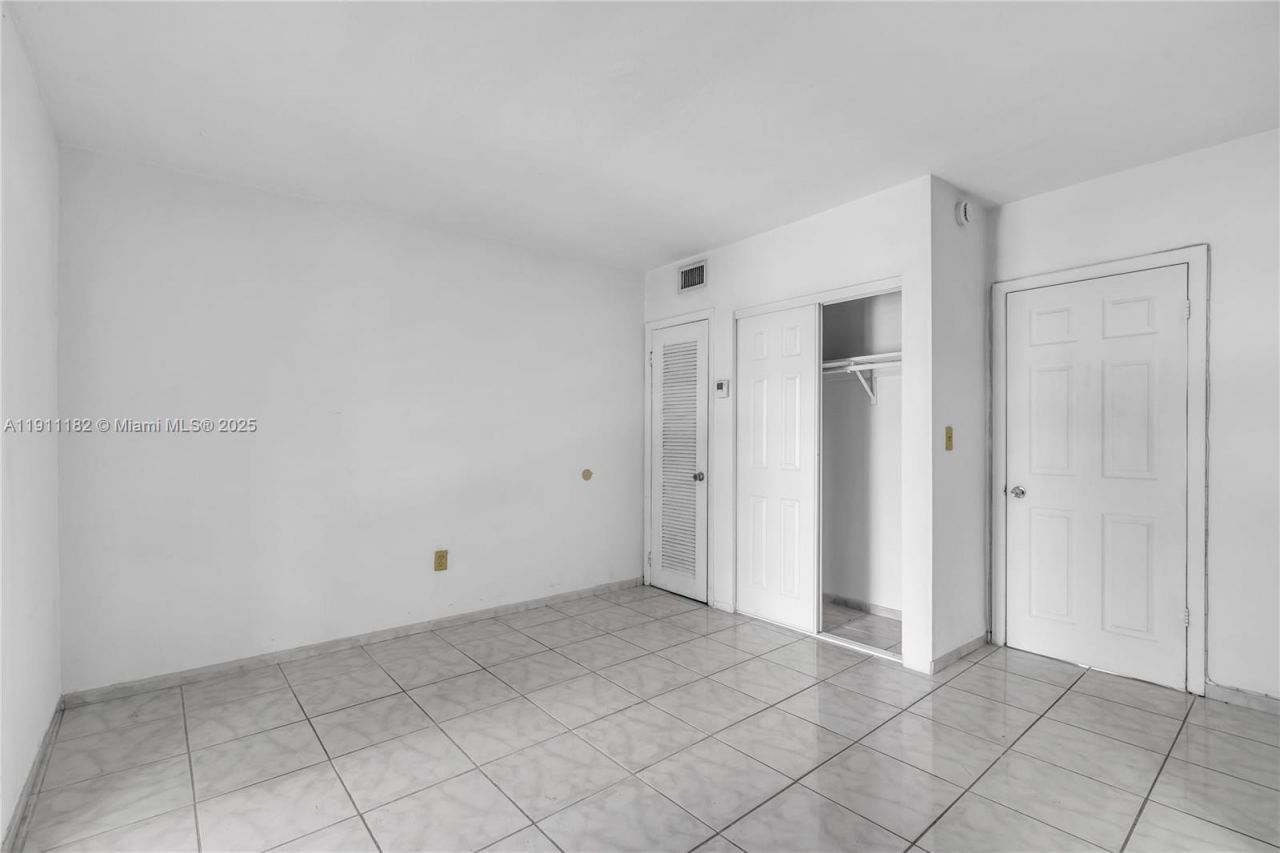 1330 W 54th St, Unit 302C, Hialeah, FL 33012 Photo