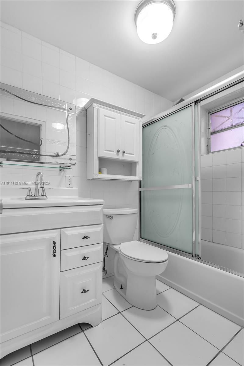 1330 W 54th St, Unit 302C, Hialeah, FL 33012 Photo