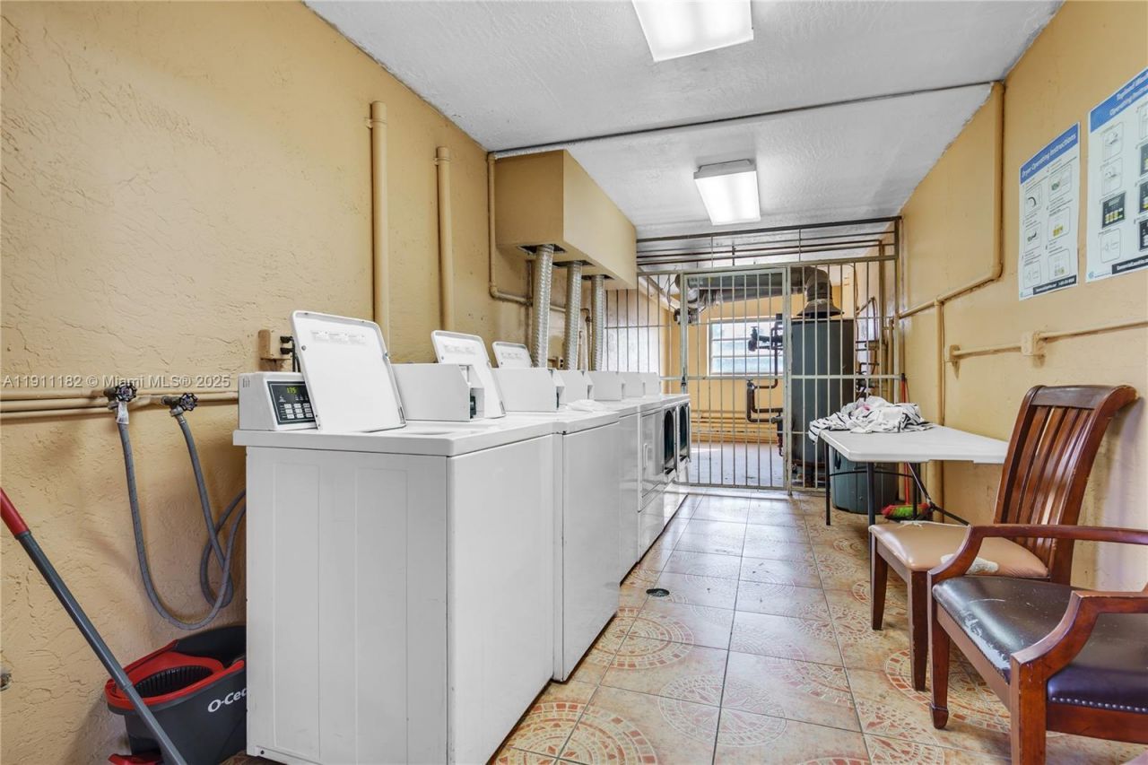 1330 W 54th St, Unit 302C, Hialeah, FL 33012 Photo