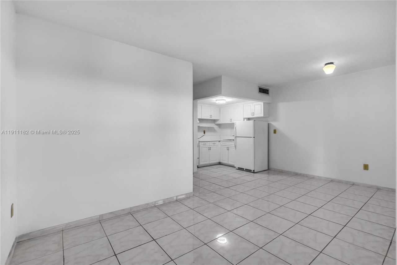1330 W 54th St, Unit 302C, Hialeah, FL 33012 Photo