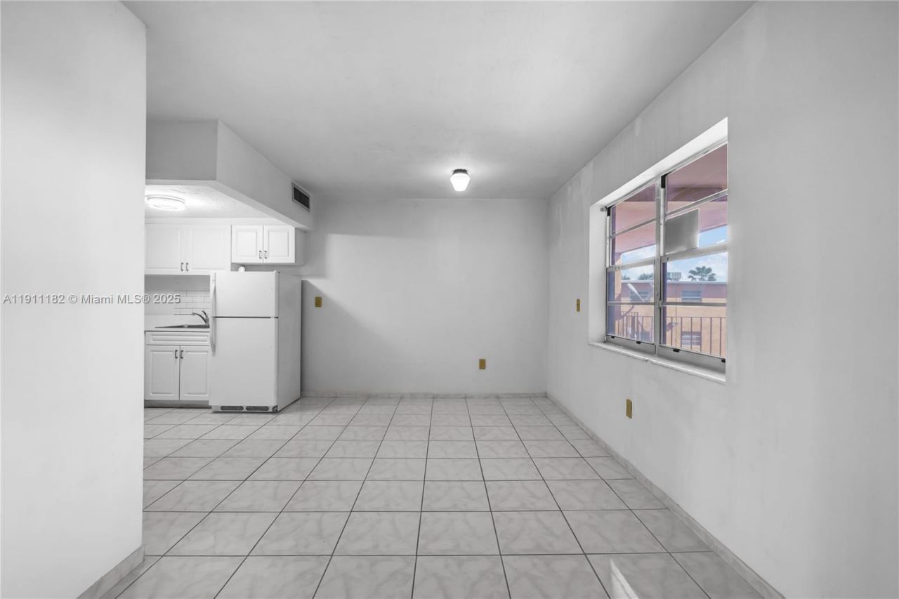 1330 W 54th St, Unit 302C, Hialeah, FL 33012 Photo