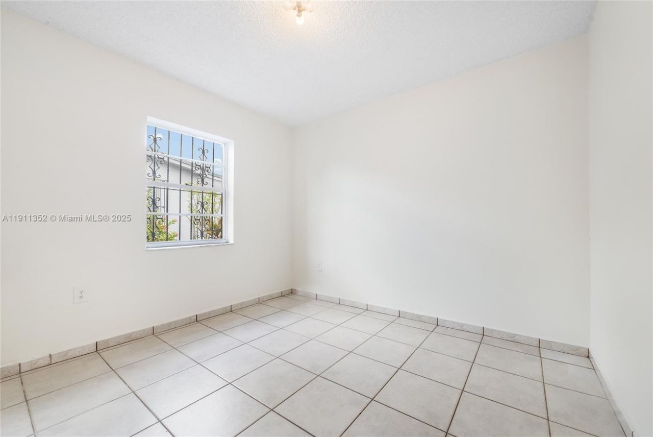 682 W 37th St, Hialeah, FL 33012 Photo