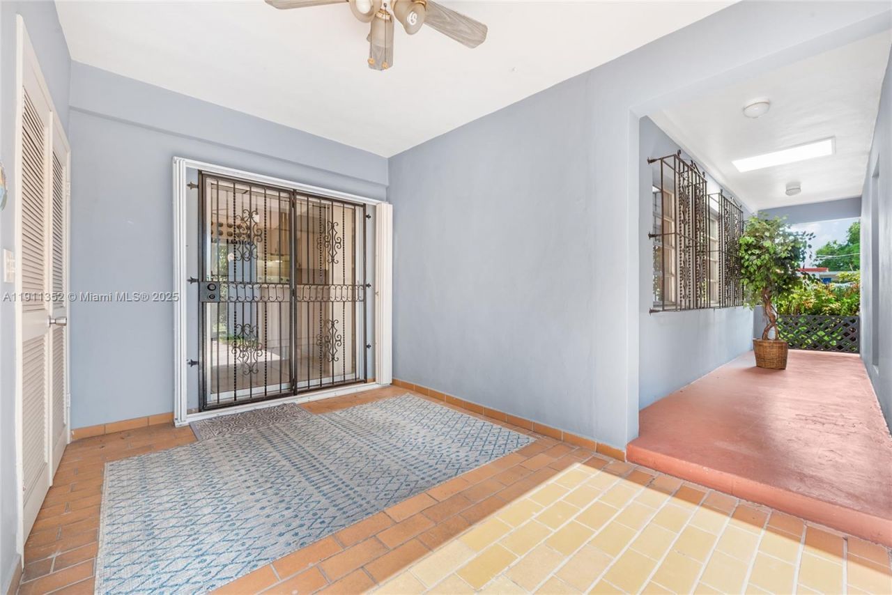 682 W 37th St, Hialeah, FL 33012 Photo