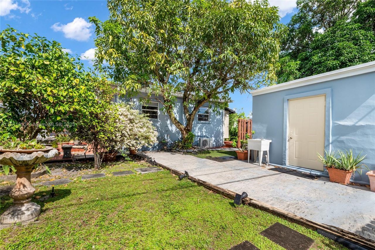 682 W 37th St, Hialeah, FL 33012 Photo