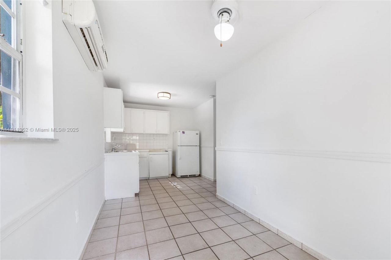 682 W 37th St, Hialeah, FL 33012 Photo