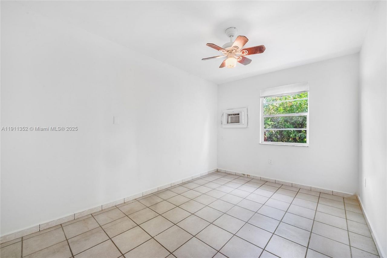 682 W 37th St, Hialeah, FL 33012 Photo