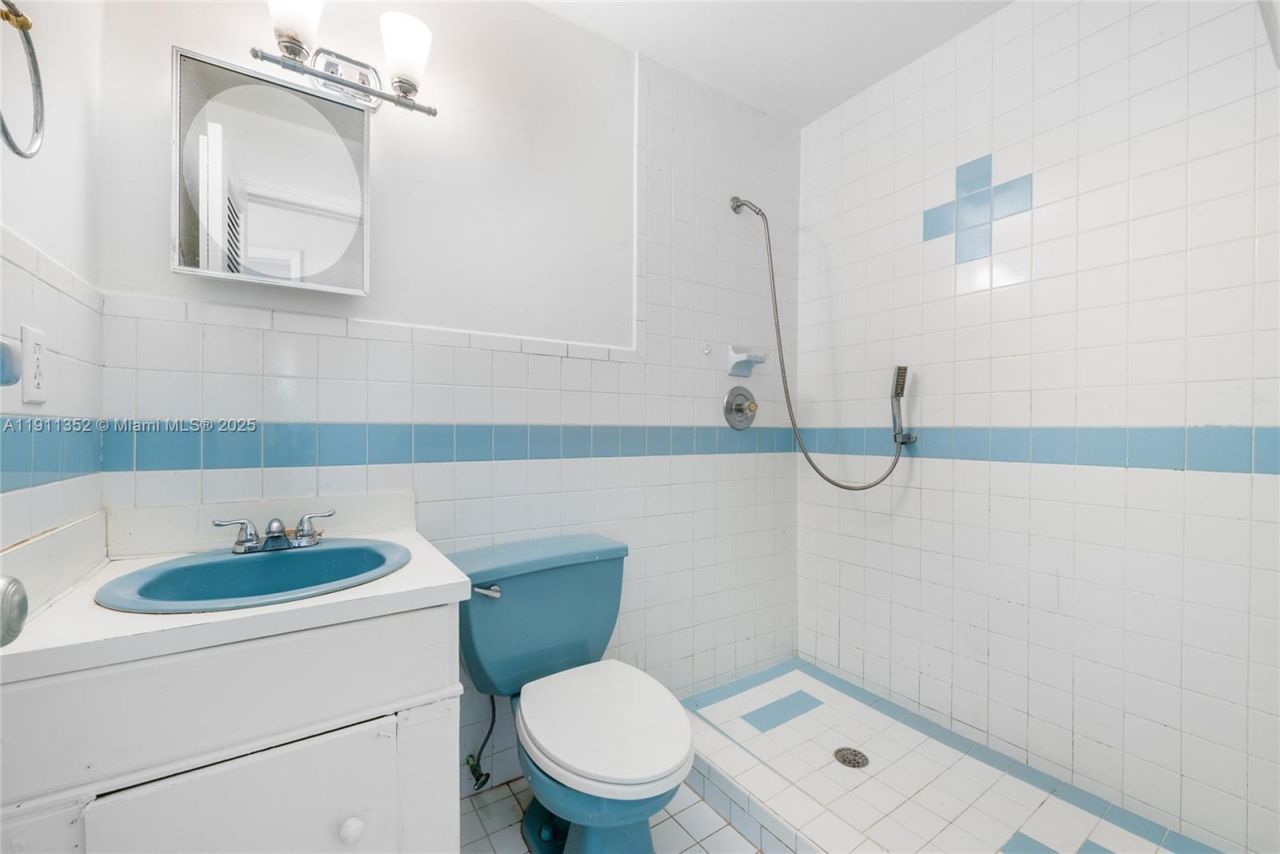 682 W 37th St, Hialeah, FL 33012 Photo